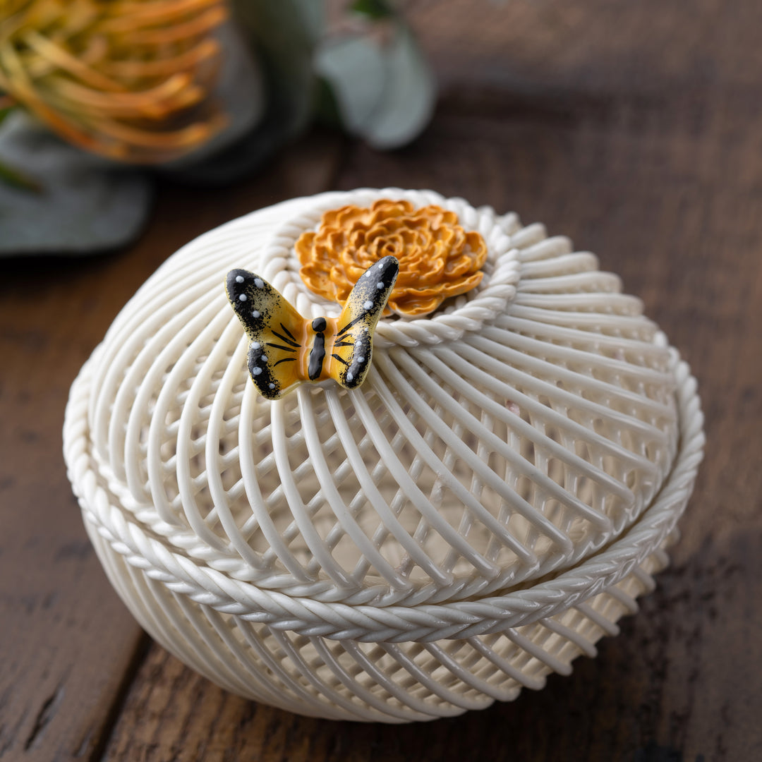 Belleek Classic Flowers of the Month October - Marigold